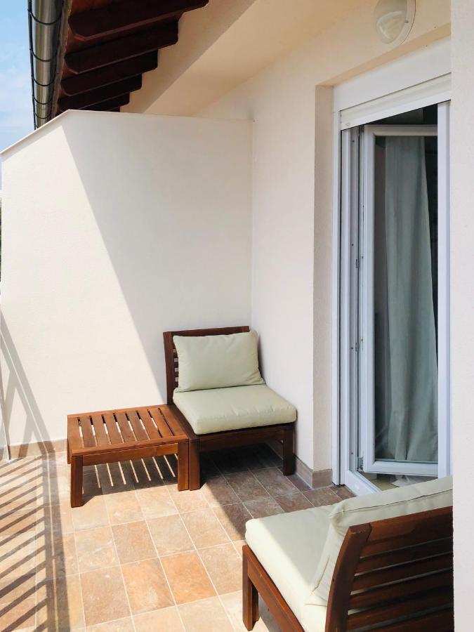 Apartman Meghan Novi Vinodolski Exterior foto
